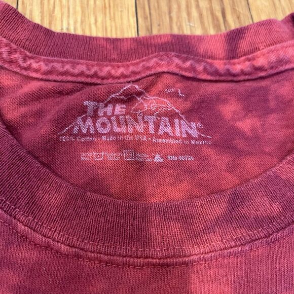 Two (2) The Mountain Native American Graphic Tee Shirts Large Red Tie Dye Blue - Picture 7 of 15